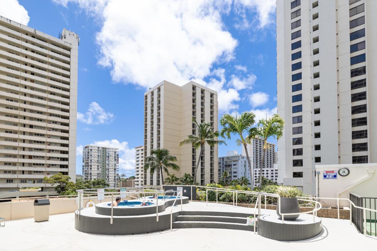 Beautiful 1Br, Steps To Waikiki Beach And Parking Honolulu Exteriör bild